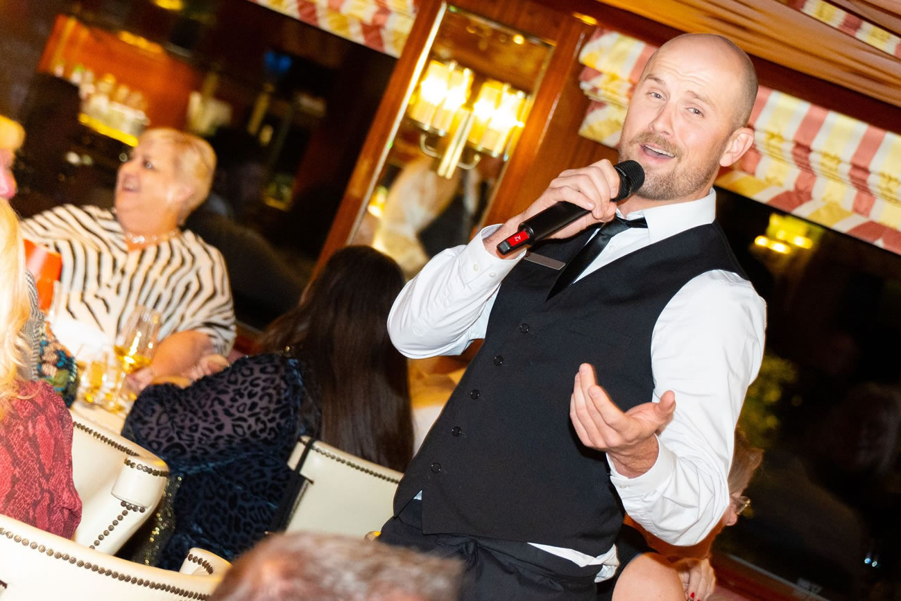 Singing Waiters in France