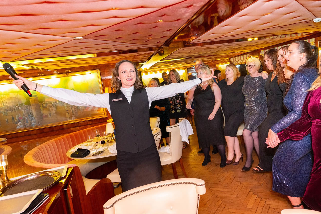 Singing Waiters in France