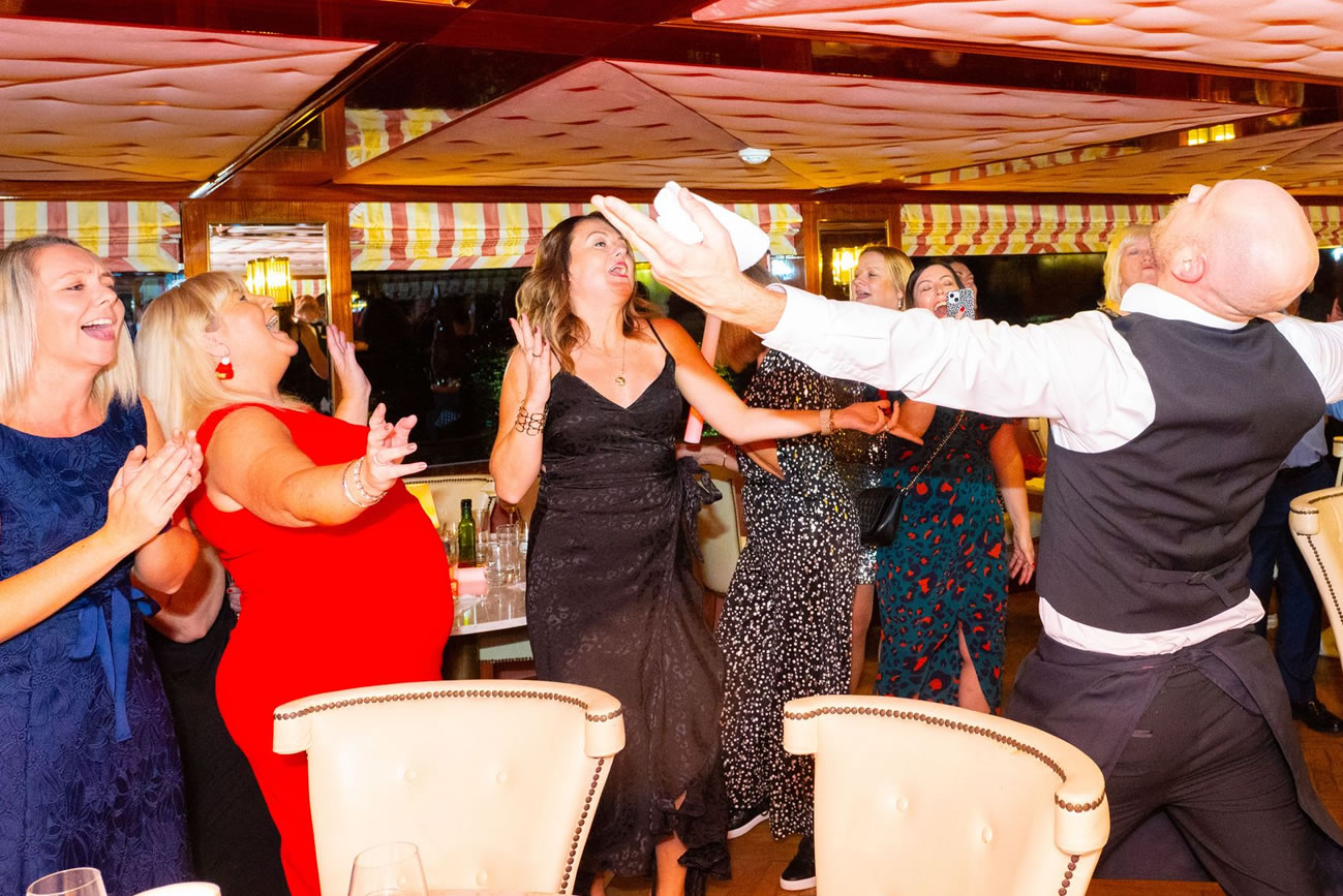 Singing Waiters in France