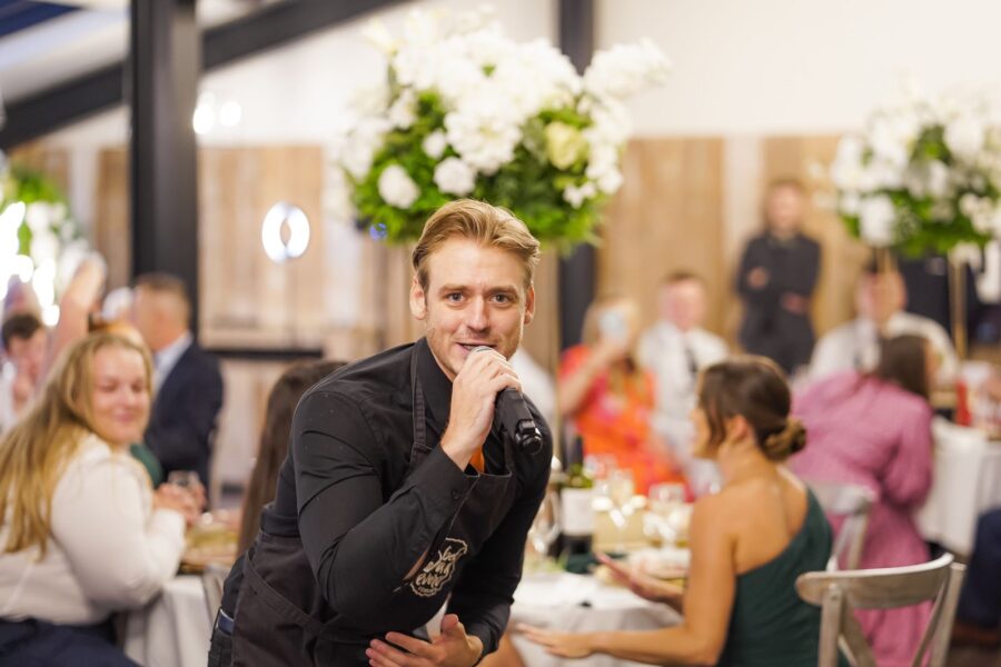 What Are Singing Waiters?